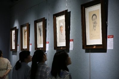 “《共和國脊梁肖像展》走進藝術瑞光”活動在鄭舉行